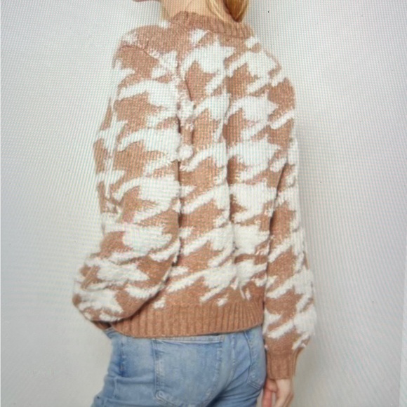 Line & Dot Houndstooth Plush Sweater in Toffee & Ivory NWT - Picture 2 of 6